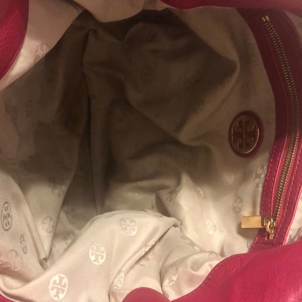 Tory Burch Purse in good condition and it’s huge! - Picture 3 of 5